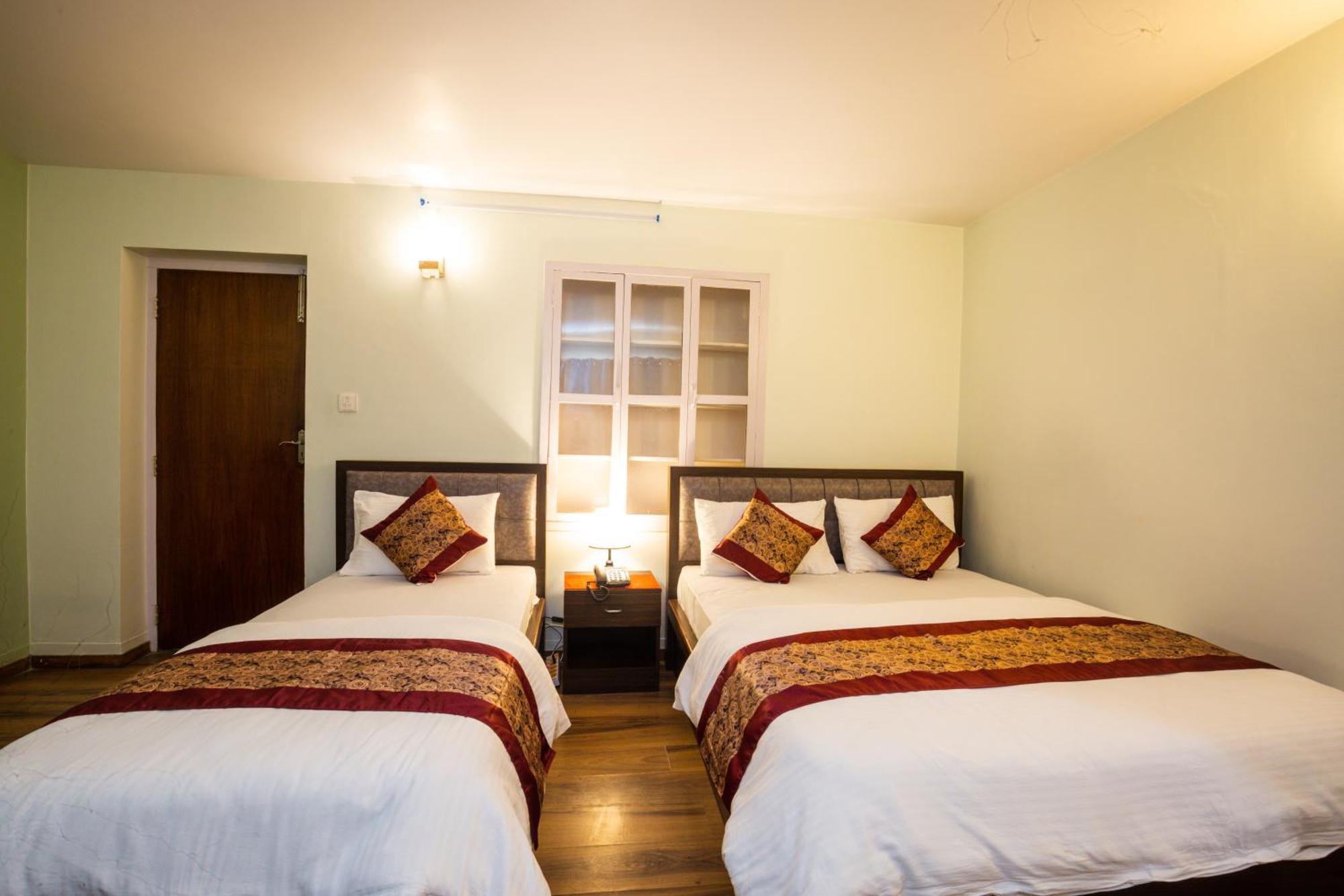 Hotel Harmony & Little Bites Bistro Jawlakhel Buitenkant foto