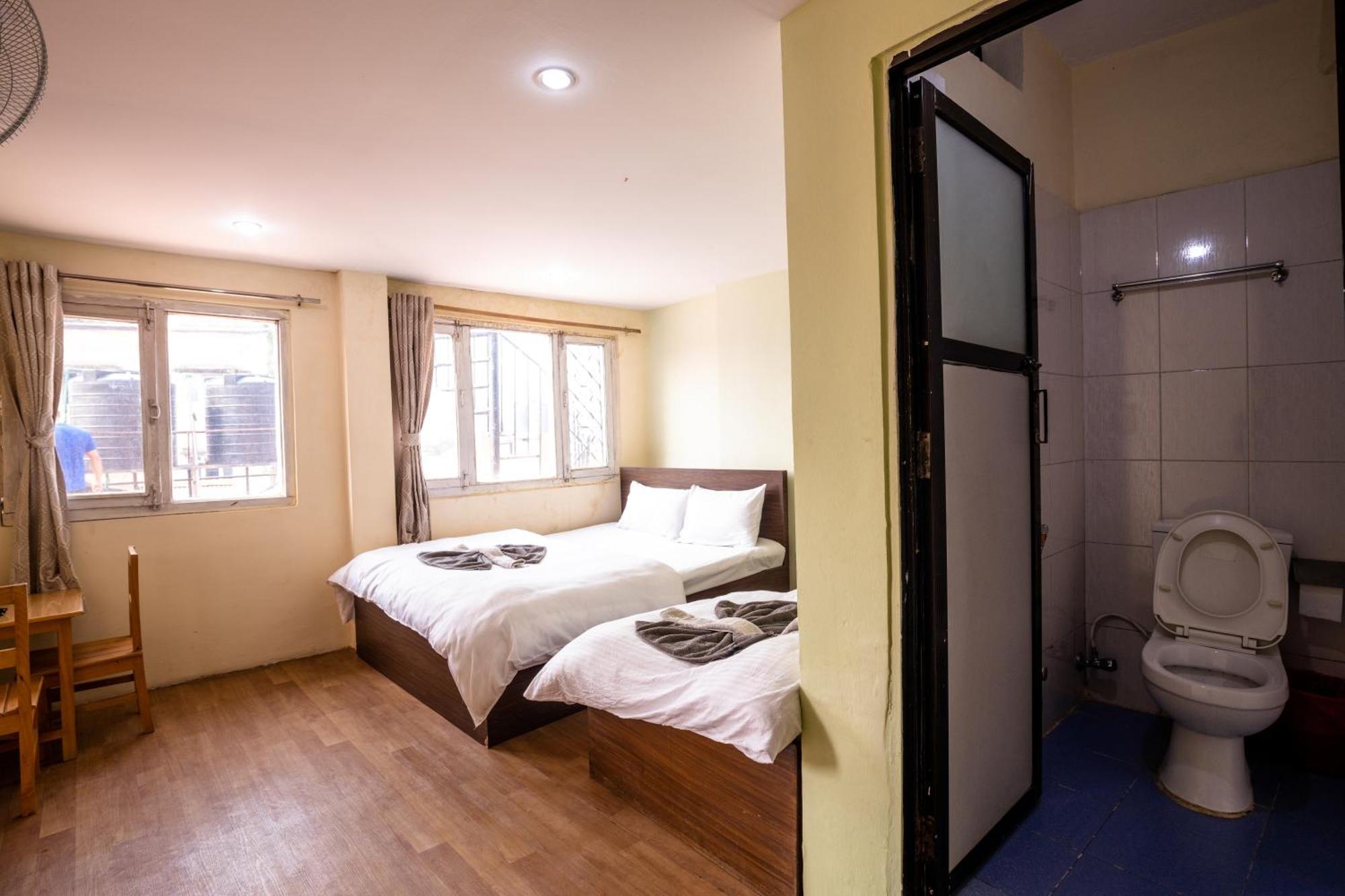 Hotel Harmony & Little Bites Bistro Jawlakhel Buitenkant foto