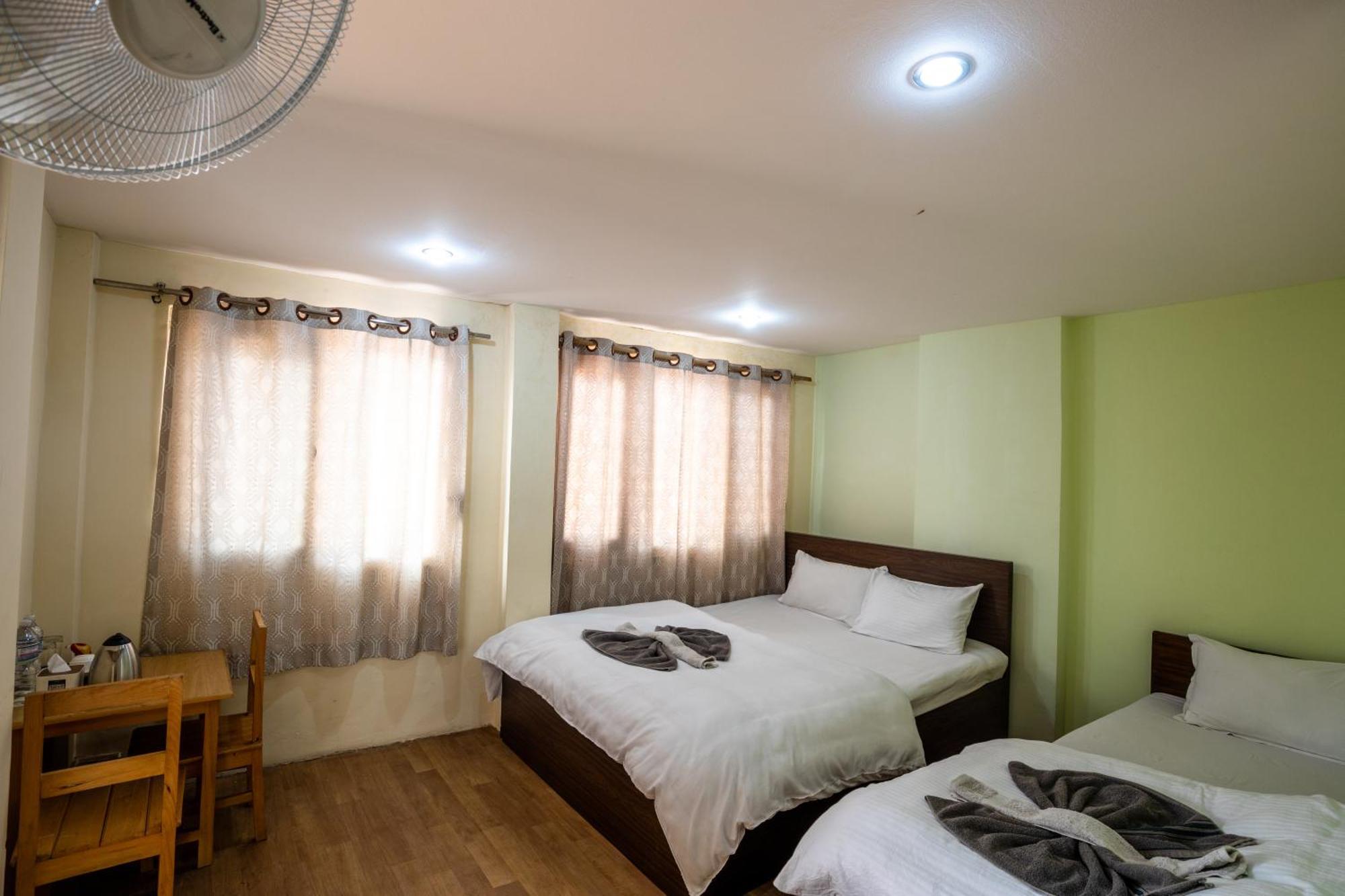 Hotel Harmony & Little Bites Bistro Jawlakhel Buitenkant foto