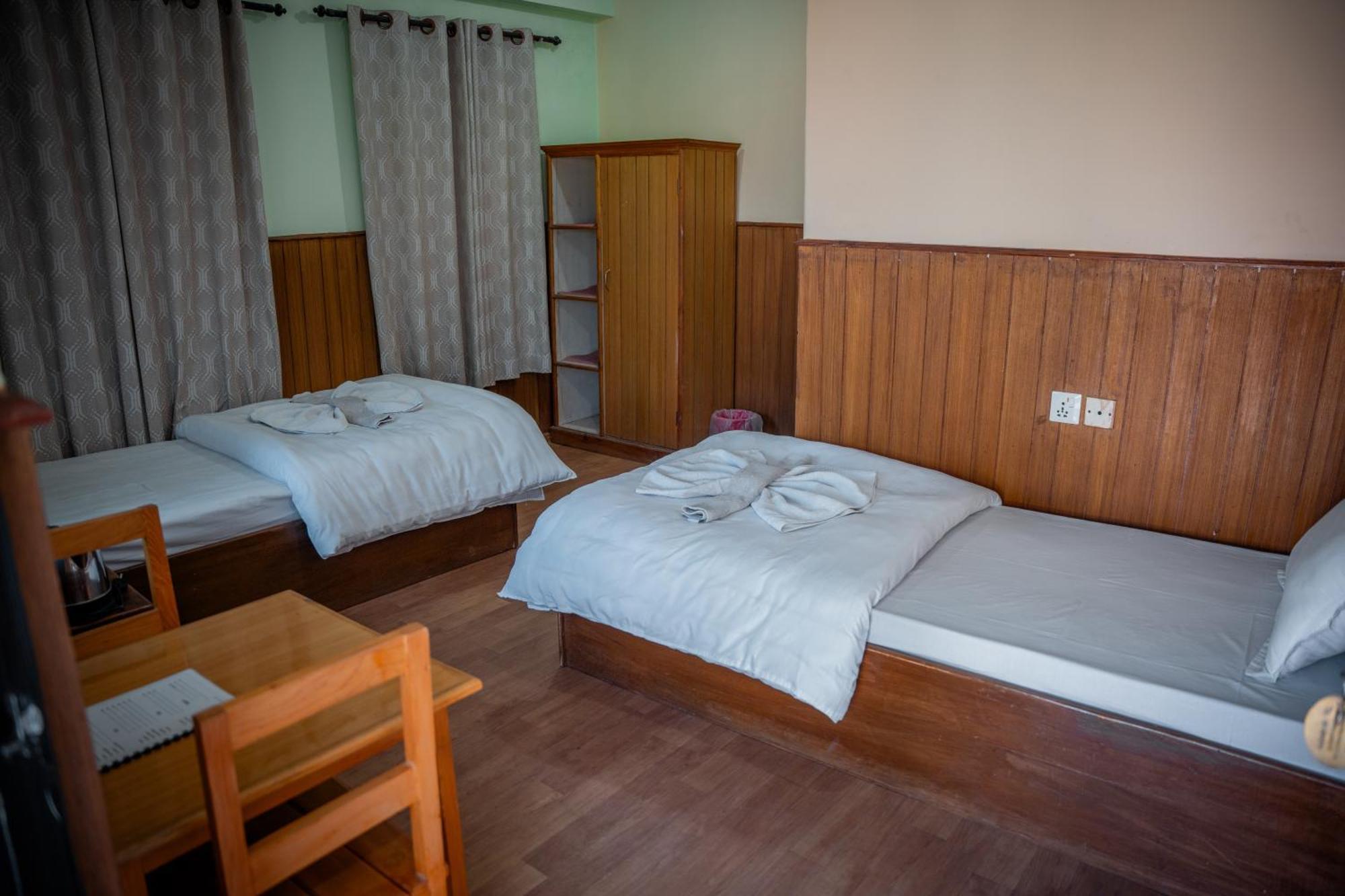 Hotel Harmony & Little Bites Bistro Jawlakhel Buitenkant foto