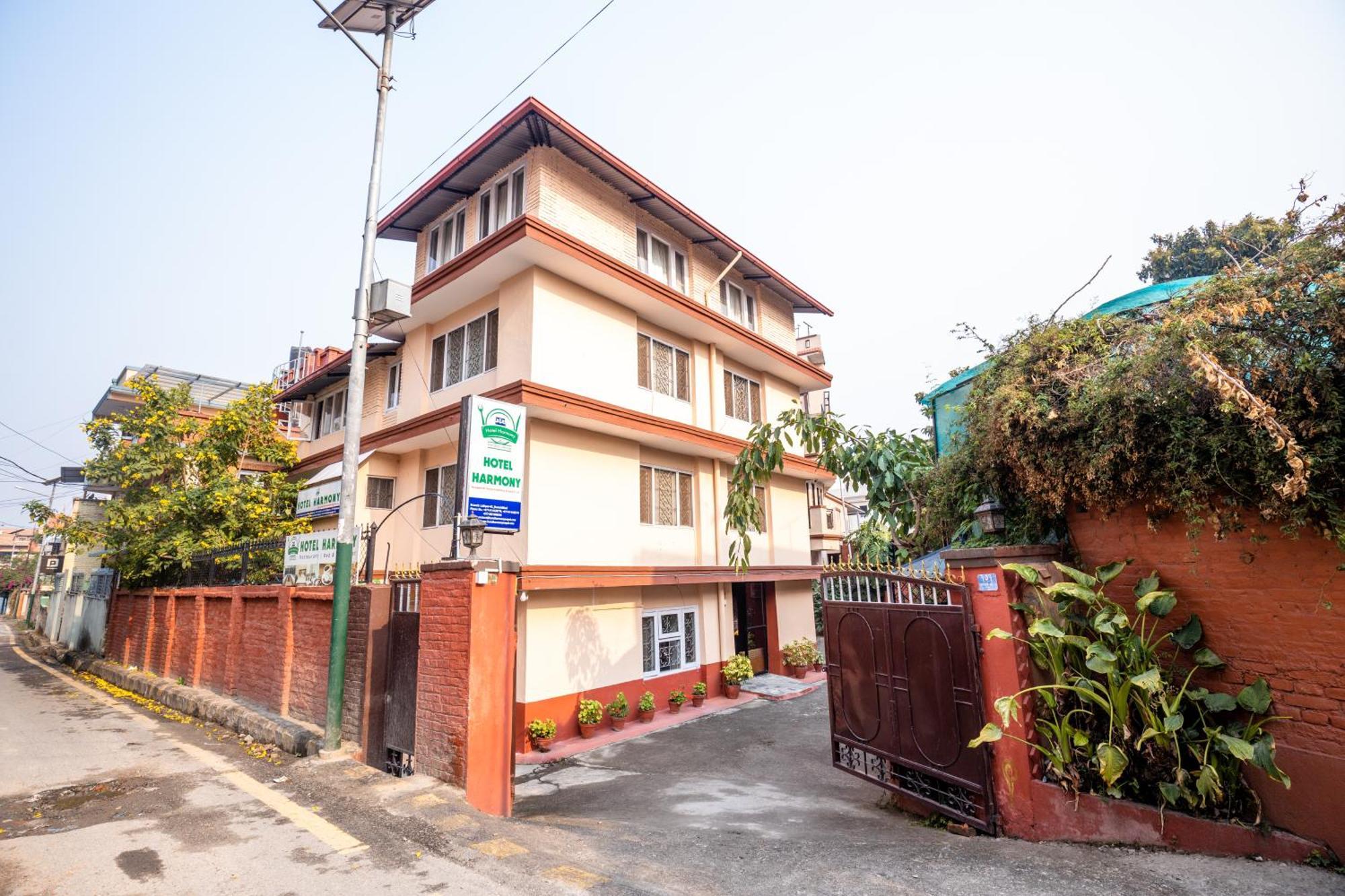 Hotel Harmony & Little Bites Bistro Jawlakhel Buitenkant foto