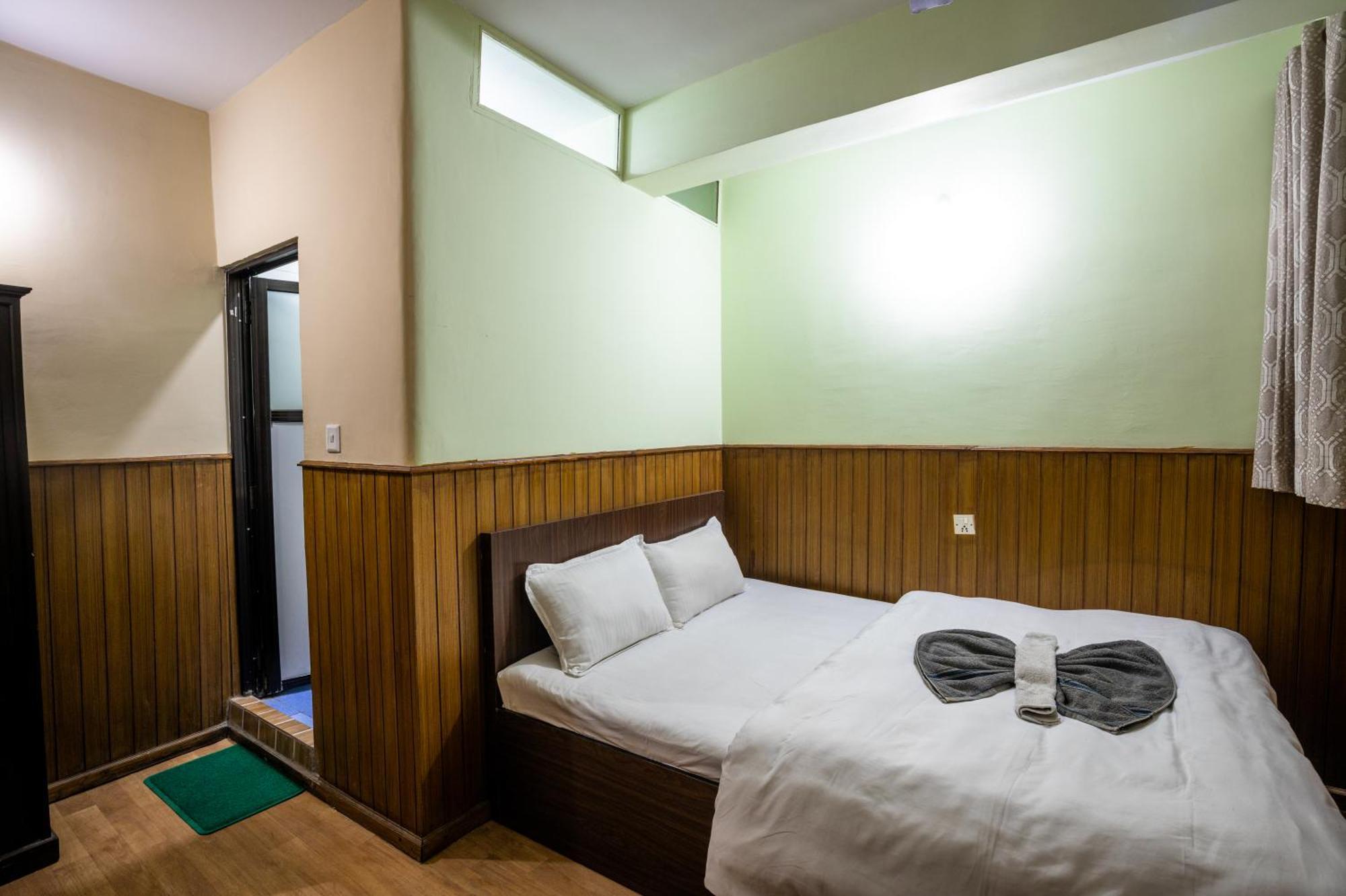 Hotel Harmony & Little Bites Bistro Jawlakhel Buitenkant foto