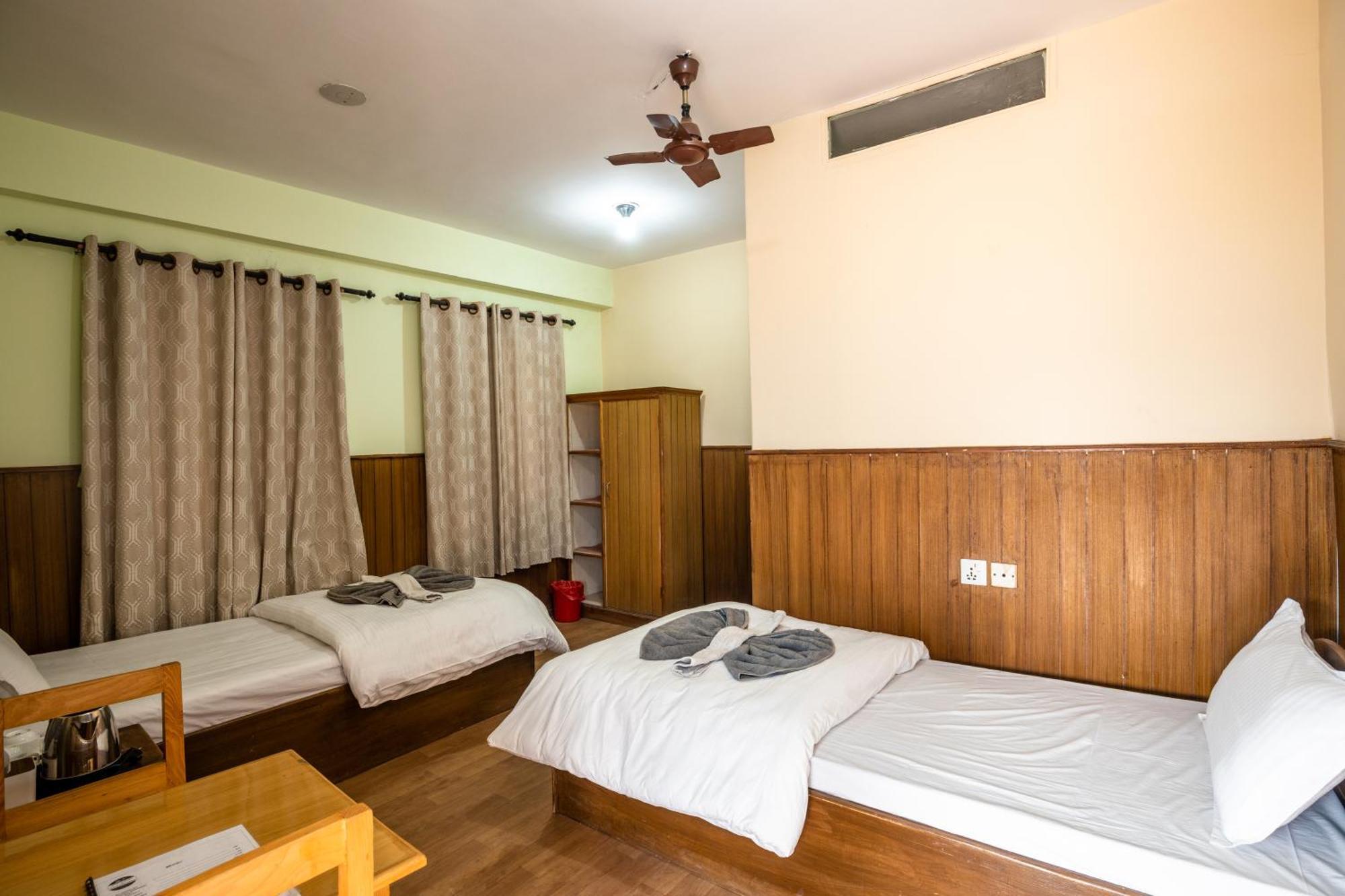 Hotel Harmony & Little Bites Bistro Jawlakhel Buitenkant foto