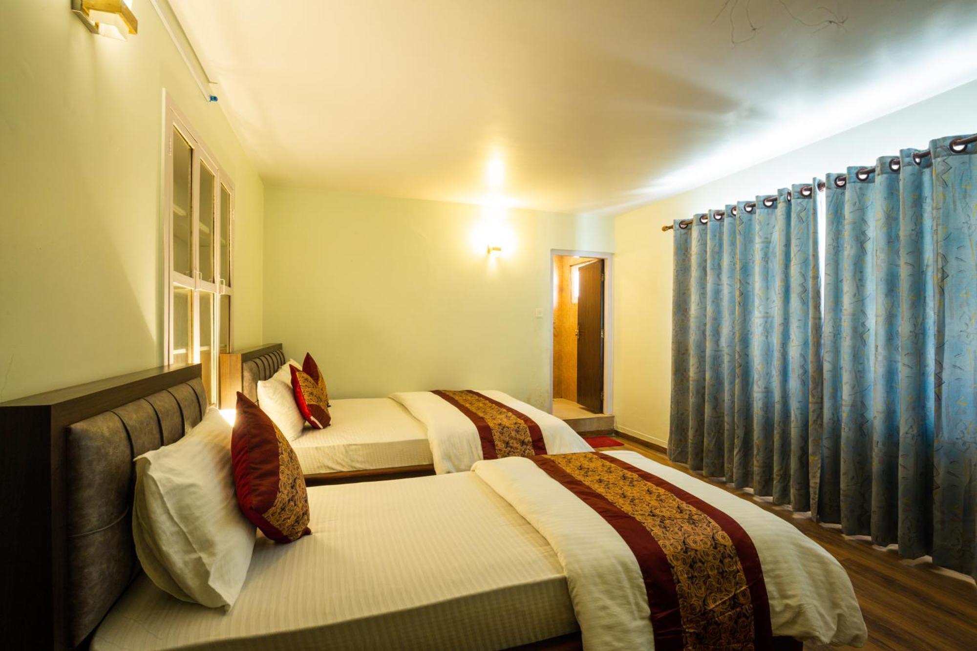 Hotel Harmony & Little Bites Bistro Jawlakhel Buitenkant foto