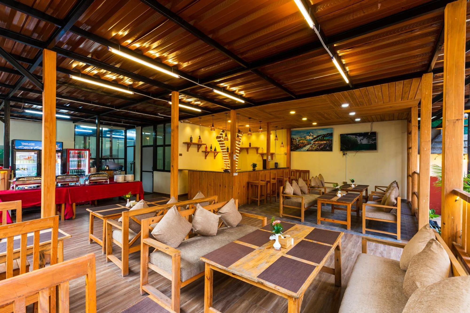 Hotel Harmony & Little Bites Bistro Jawlakhel Buitenkant foto
