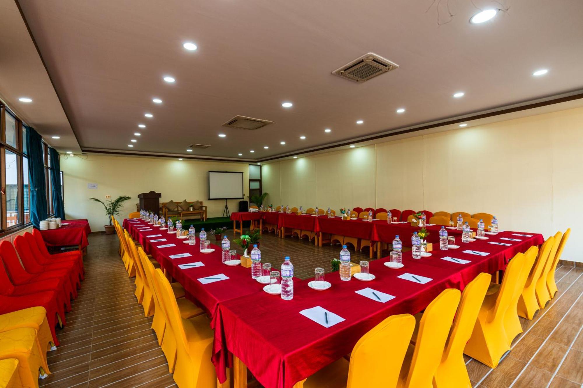Hotel Harmony & Little Bites Bistro Jawlakhel Buitenkant foto