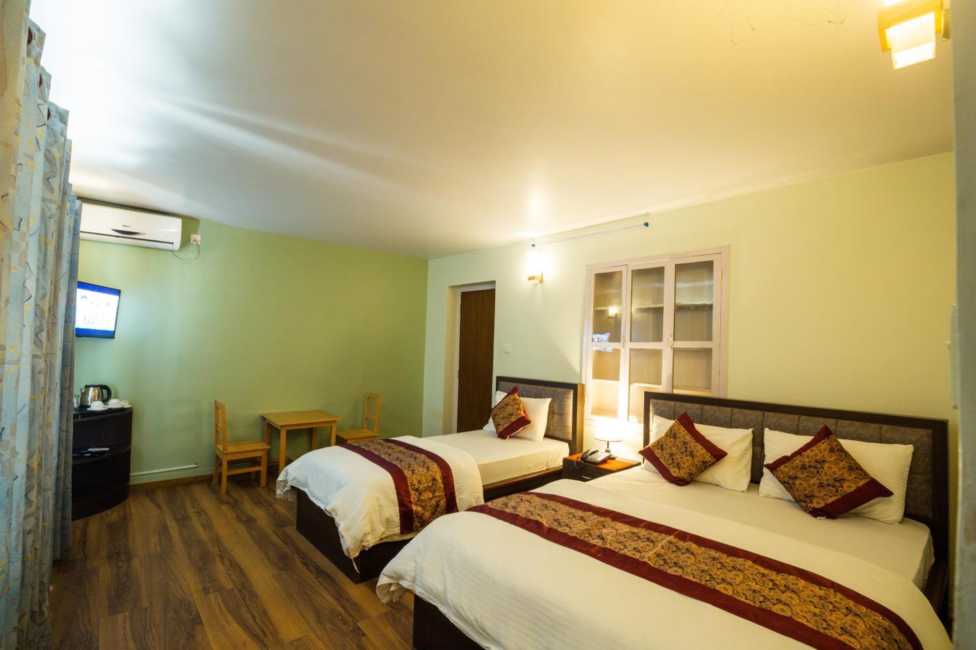 Hotel Harmony & Little Bites Bistro Jawlakhel Buitenkant foto