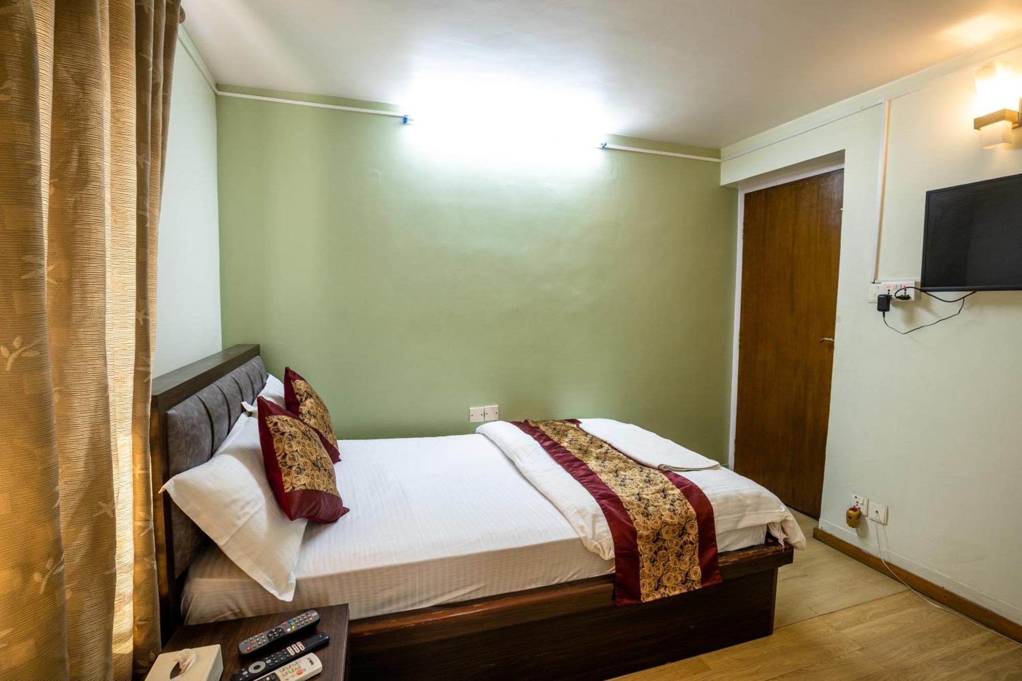 Hotel Harmony & Little Bites Bistro Jawlakhel Buitenkant foto